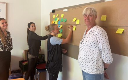 Ny rapport: Sådan styrkes patientsikkerheden på plejehjem med en høj andel af medarbejdere uden sundhedsfaglig uddannelse